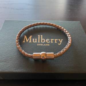 Ett helt nytt mulberry armband som aldrig är använt. Ord pris 2099kr