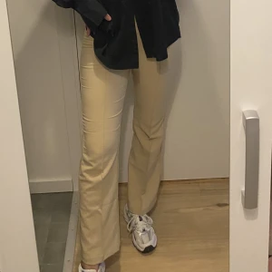 Mjukt material kostymbyxor - Kostymbyxor-modell, perfekt skick! Mjukt material. 