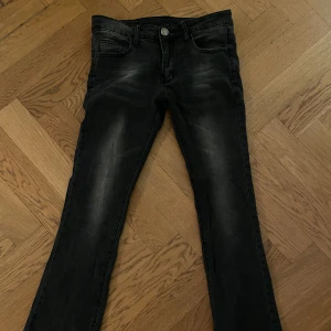 Lågmidgade jeans  - Säljer mina snygga lågmidjade
