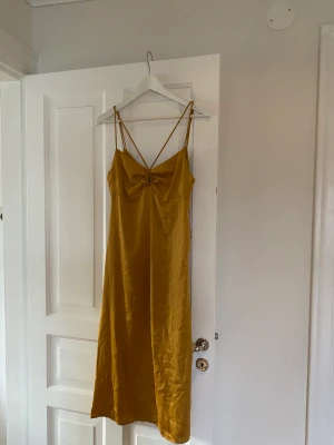 Klänning - Aldrig använd