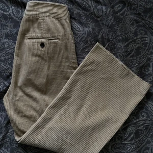 Manchester vida byxor stl XS/S Zara - Ankelbyxor, använda ca 10-15 gånger. Stl XS men rymliga så passar även S. 