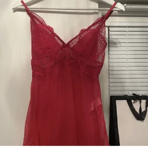 nattlinne/topp - Fint nattlinne/ natt topp. Aldrig använd