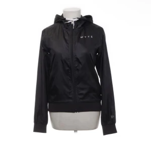 Wyte jacka  - En jätte fin träningsjacka från Wyte säljer då den Inte kommer till användning längre. Pris kan såklart diskuteras:)