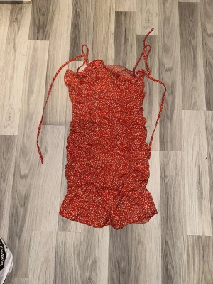 Klänning  - Klänning