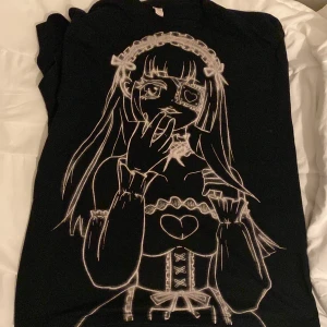 Anime t-shirts  - Anime t-shirts, vill inte ha den längre. 