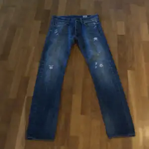 Ett par super snygga Replay jeans som är slim fit