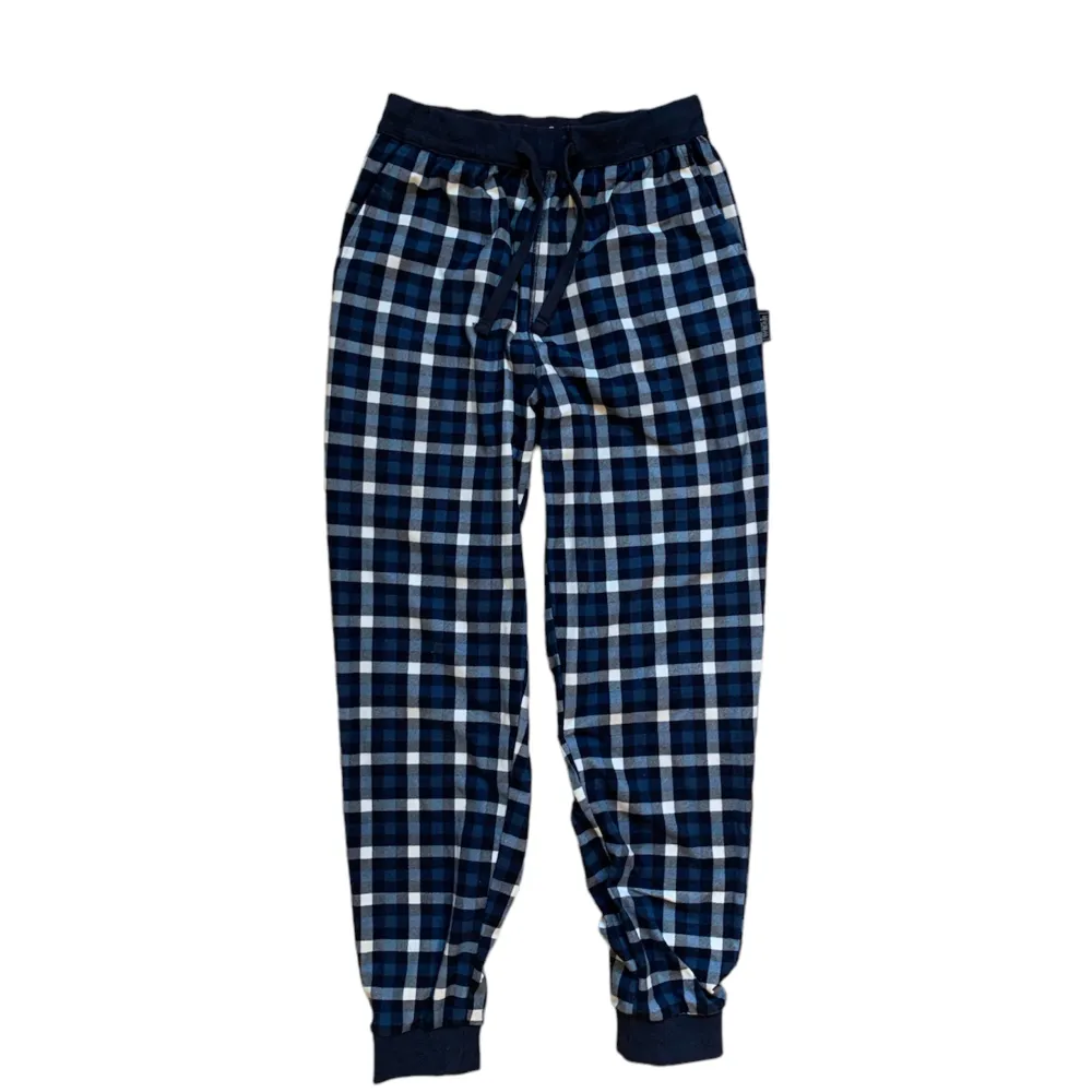 Oanvända pyjamasbyxor från c&a. Står storlek M men små i storleken, skulle snarare säga xs/s. Supersköna! . Jeans & Byxor.
