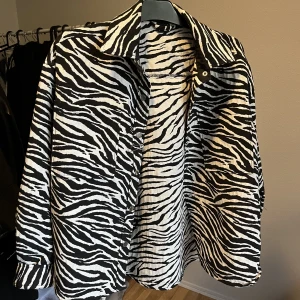 Zebra jacka  - Söt liten jacka 