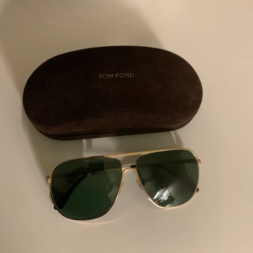 Solglasögon från Tom Ford i väldigt bra skick, som nya.  Nypris är 3600 kr.  Priset är prutat och klart.. Accessoarer.