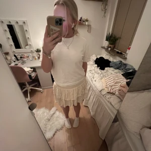 Volangkjol - Säljer denna jättefina volangkjolen då den inte riktigt kommer till användning☺️