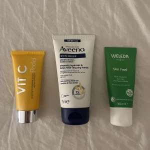3 produkter - Säljer 3 olika produkter, skriv vid fler bilder och info!!☺️Den första är en papaya enzyme face scrub och säljer den för 50kr, den andra är en bra handkräm säljer för 40kr, den sista är en ansiktskräm och säljer den för 50kr🤍☺️