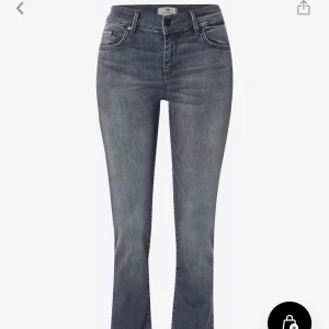 POPULÄRA LTB JEANS - Säljer mina sååå fina gråa LTB jeans. De är i modell Fallon och kom privat för egna bilder! 💜 Nypris ca 799kr på Aboutyou. 💜