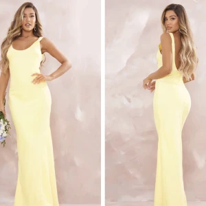 Gul satin klänning - Säljer pga att jag hittat en annan klänning. Helt oanvänd och lappen sitter kvar. Skriv ifall fler bilder önskas💕