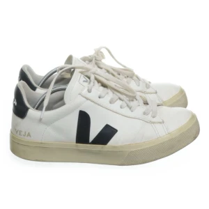 Veja skor - Super fina skor från Veja köpta på Sellpy men i väldigt fint skick!🥰🥰 Säljer pga att de tyvärr var för stora på mig… 