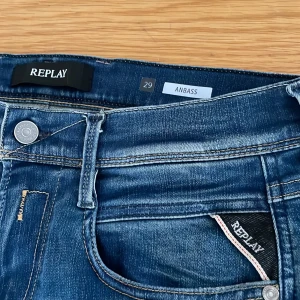 Replay Jeans Anbass  - Feta Replay Jesns i otroligt bra skick 9/10. Använda 3 gånger säljer för att dom inte kom till användning. Pris kan diskuteras vid snabb affär. Mvh Walter