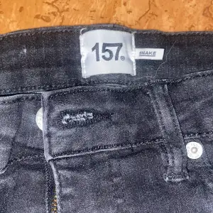 Jeans från lager 157, anvönd ksk 1 gång! fint skick! strl M 