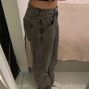 jeans från gina - Gråa jeans från gina i strl 36😚
