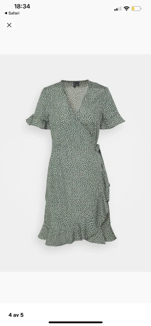 Prickig klänning - Jätte fin klänning helt utan defekter som endast är använd 1 gång!❤️ säljer pågrund utav att den är för liten för mig🫶🏻