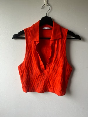 Zara topp - Sååå fin tröja i stretchigt och mjukt material som tyvärr inte kommer till användning längre. Skriv för bild på eller annan info, skulle säga att den passar M också