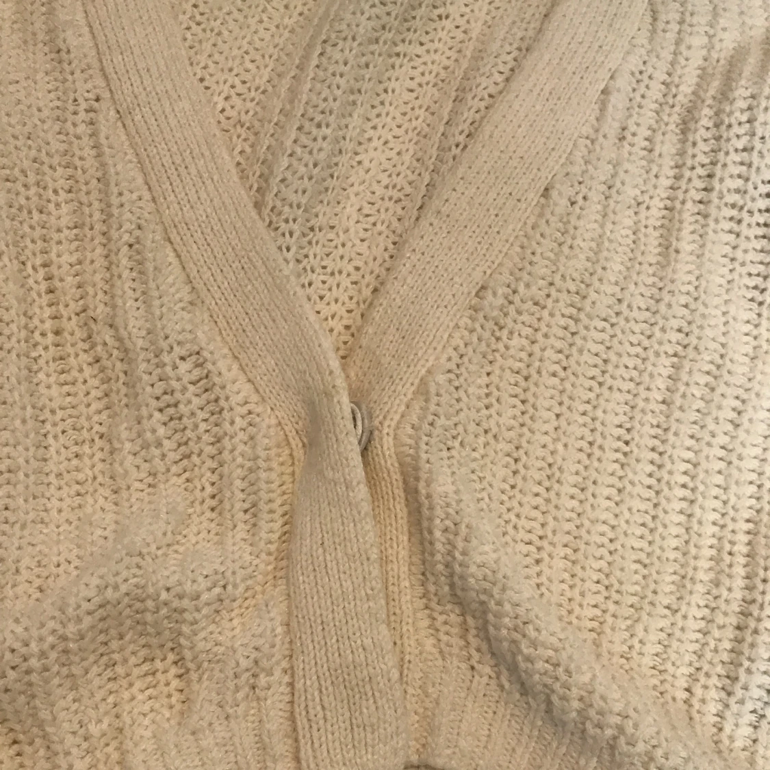 Benvit Stickad kofta  - 90