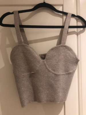 Linne - Säljer detta söta linne, har ett litet sömnsläpp som inte syns så värst på men om de önskas kan ja sy det innan det skickas, lättfixat🥰