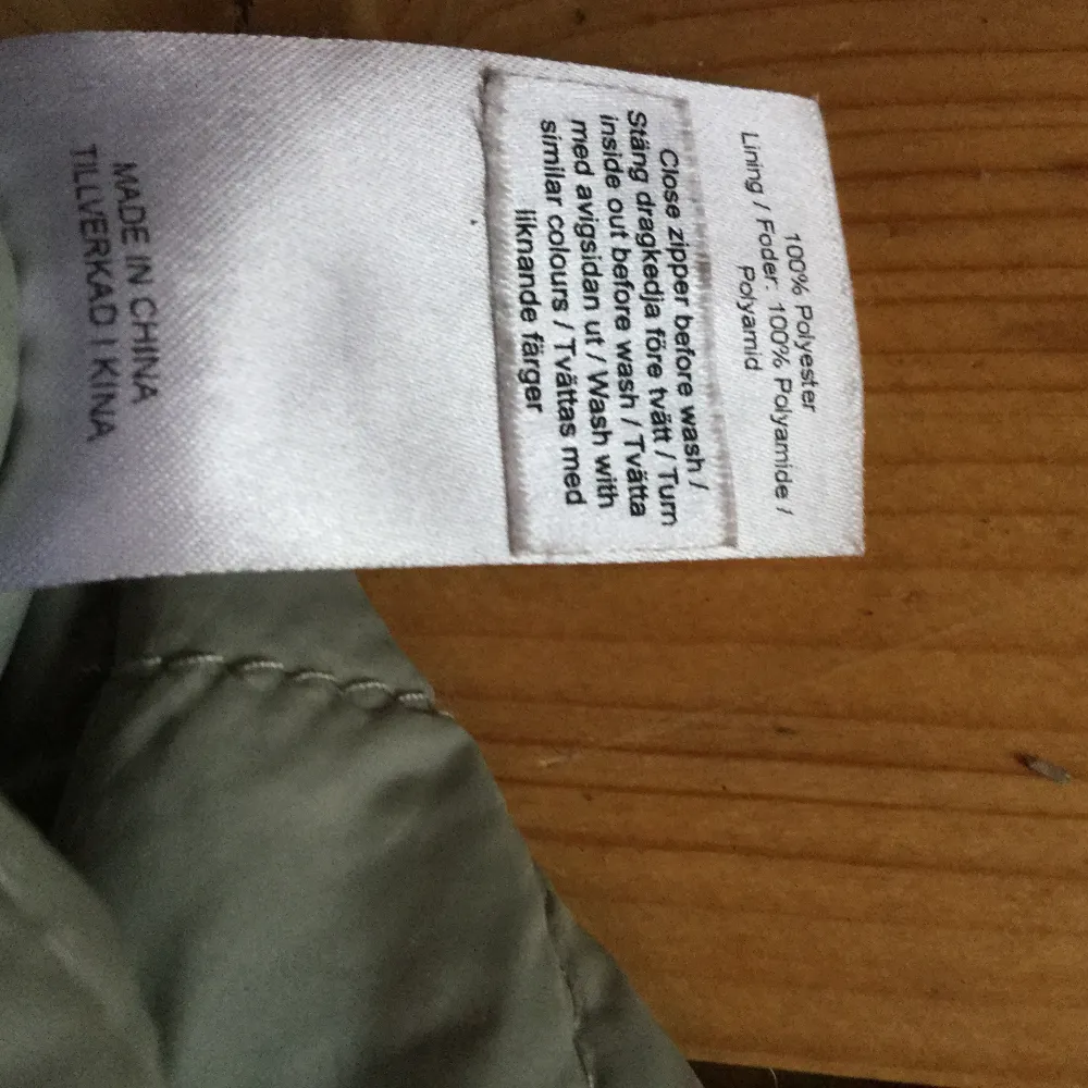 Jacka från MQ.  Storlek: L Material: Polyester Använd, men utan anmärkning.. Jackor.