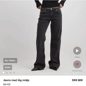 Nakd jeans - FRI FRAKT M KÖP NU - Reupload) OBS: om ingen är intresserad skickas de tillbaks till NAKD. Strl 40 men känns som 38, säljer pga för små för mig som vill ha en mer loose fit o längre. Slutsålda på hemsidan. Byxorna är alltså helt oanvända:) MIDJEMÅTT 80CM INNERBENSLÄNGD 80CM 