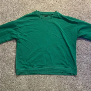 Sweatshirt  - Använt några gånger men bra skick ❤️💗