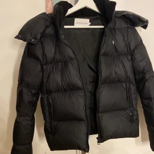 Jacka / Vinterjacka  - Helt ny skick använd bara förra vintern nypris 2800kr