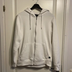 Jack & Jones Kofta - Jack & Jones Kofta | Storlek S-M | Skick 6/10 | Sällan använd enbart nopprig | Pris kan alltid diskuteras | 