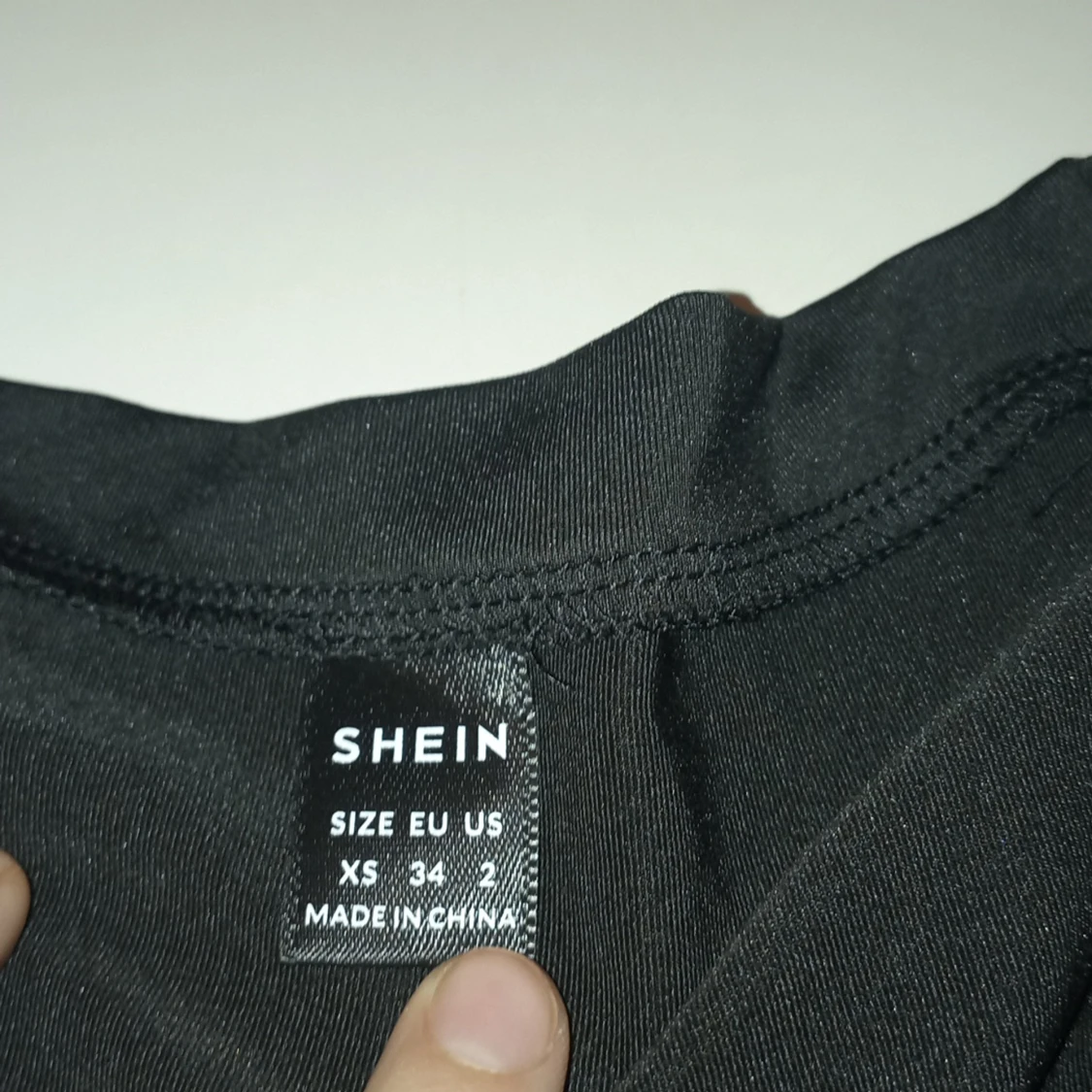 Svart uringad top - 91