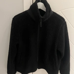 Jacka i Pile 🖤 - Superfin jacka i nyskick🖤