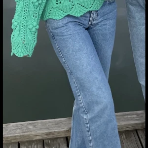 Lågmidjade jeans - Arrow modellen från weekend i storlek 25/30💓 skriv privat för mått! I superfint skick, använda men inga särskilda slitningar🤗 Har inga bra bilder då de inte passar mig längre 