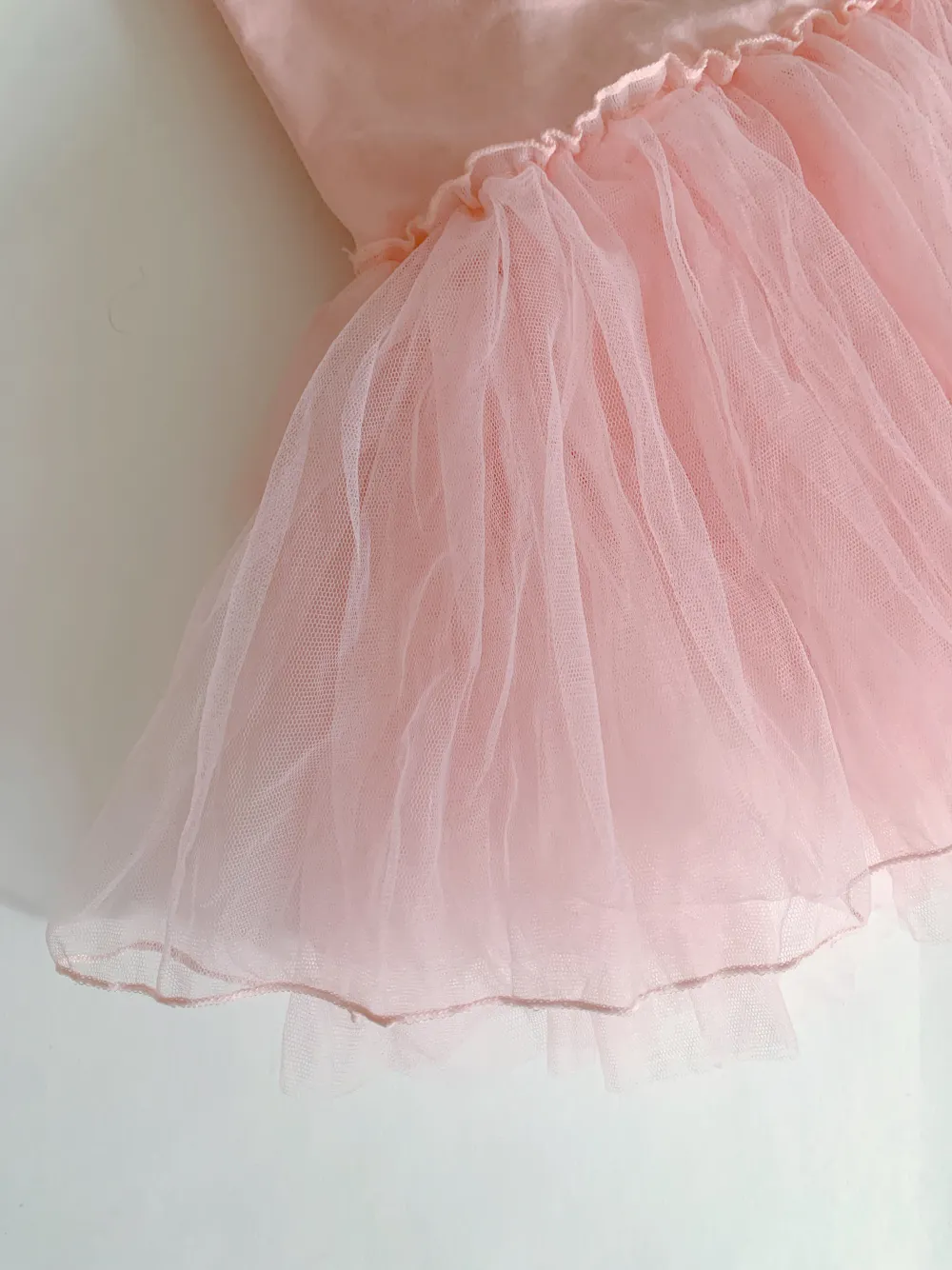 - Cotton for the body part  - Condition: 90% new  - Soft tulle . Klänningar.