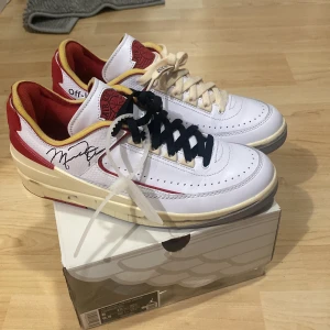 Jordan 2 retro low offwhite  - Air jordan 2 low offwhite Conds: 9/10 skulle ja säga  Storlek: 41 