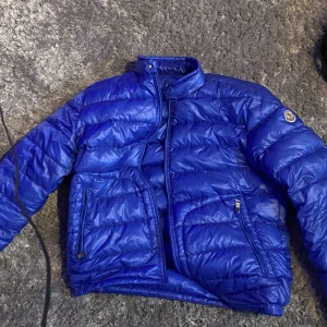 Moncler acorus  - Säljer min Acorus jacka, påsen till jackan går att få med. Kan gå ner i pris vid snabb affär :)