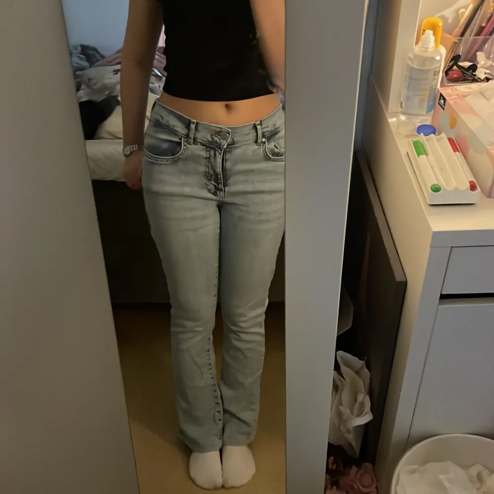 Lågmidjade jeans i bra skick . Jeans & Byxor.