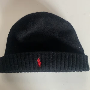 Polo ralph lauren mössa - Svart röd