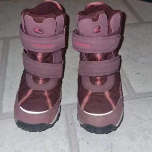 Vinterskor - Lila vintersko som är använd en säsong. Viking - Gore-Tex Storlek 34