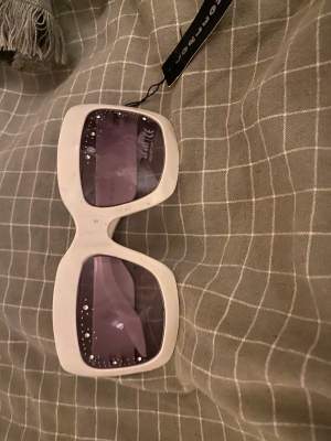 Jag säljer dessa solglasögon för att de inte används etiketten kvar sen jag köpte dom 