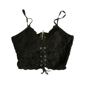 Linne - Ett svart linne, säljer pga att jag inte använder det längre :)