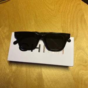 Chimi 04 - Tjena säljer nu mina 5 månader gamla chimi 04 black glasögon. Inget fel på de men ena bågen är lite lös men sitter fast och kan lätt fixas! Nypris 1250 kr 