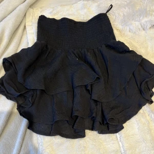 Kjol/topp  - Ny! Är en kjol men Kan användas som topp med! 