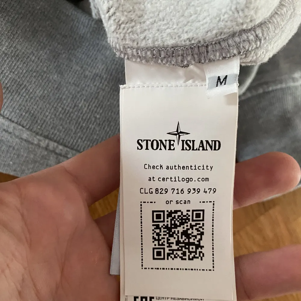 Säljer denna feta Stone Island tröjan då den inte kommer till användning. Tröjan är använd cirka 3 gånger så den är som ny👊 Tröjan är köpt på NK för 2899kr. Skriv vid minsta funderingar. Stickat.