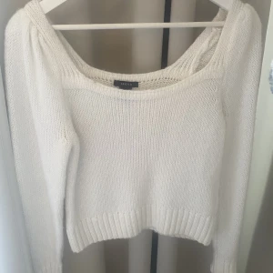Stickad tröja  - Säljer denna jättefina stickade tröja ifrån Lindex i storlek s. Använd fåtal gånger 💕