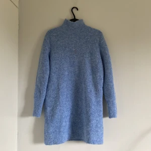 stickad zara - vacker blå stickad klänning från Zara, toppenskick 🙌🏼