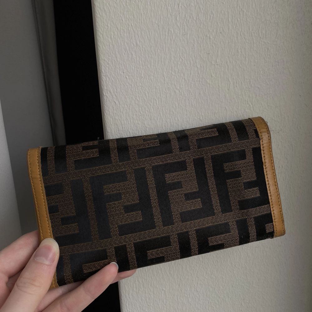 Fendi plånbok discount