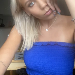 smocked tube top - Snygg blå tubtopp knappt använd 💙🫧