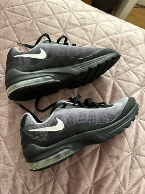 Nike skor - Nike skor i storlek 40
