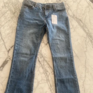 Skit snygga jeans - Sjukt fina jeans från Brandy Melville i helt nytt skick, lapp kvar. Pris kan diskuteras